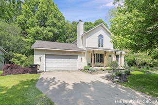 5829 Ellcourt Dr, Fennville, MI 49408