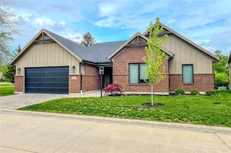 2725 Terraceview Cir, Beaver Creek, OH 45431