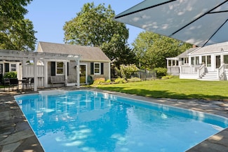 21 Kitts Field Cir, Edgartown, MA 02539