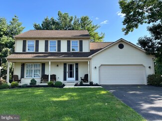 210 Sycamore Ln, New Holland, PA 17557