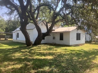 105 N Avenue A, Mason, TX 76856