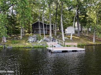 199 Mountain Lake Dr, Dingmans Ferry, PA 18328