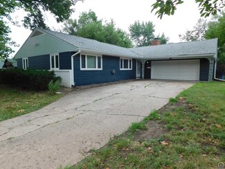 1651 SW 28th St, Topeka, KS 66611