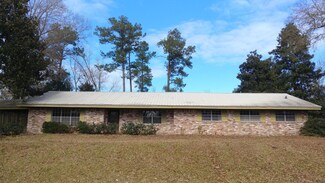 215 Second Ave W, Wiggins, MS 39577