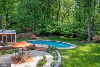 6541 Cedarwood Ct, Falls Church, VA 22041