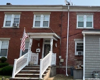 5 Columbia St, Farmingdale, NY 11735