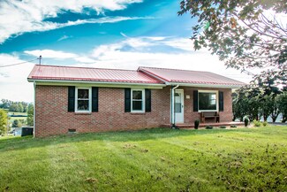 537 Sycamore St, Glade Spring, VA 24340
