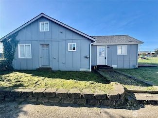 1702 & 1704 Bay Ave, Ocean Park, WA 98640