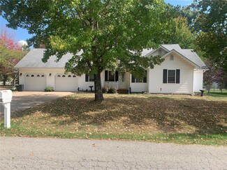 642 Saint Gregory St, Saint James, MO 65559