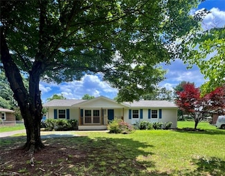 4942 Shattalon Dr, Winston Salem, NC 27106