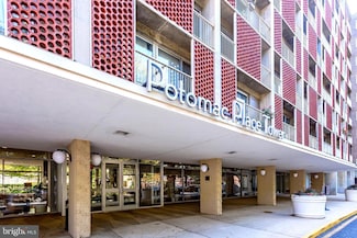 800 4th St SW Unit N317, Washington, DC 20024
