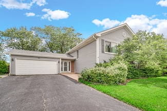 818 Woodbine Cir, Lake Zurich, IL 60047