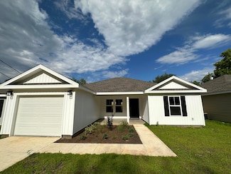 904 Tracy St, Bonifay, FL 32425