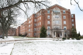 13800 Fairhill Rd Unit 505, Shaker Heights, OH 44120
