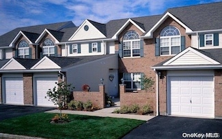 51 Horizon View Dr Unit 51, Farmingville, NY 11738