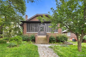 870 Tuxedo Blvd, Saint Louis, MO 63119