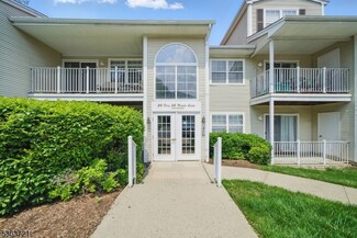 92 Maple Ln, Mount Arlington, NJ 07856