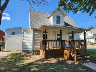 214 N 4th St, Knoxville, IA 50138