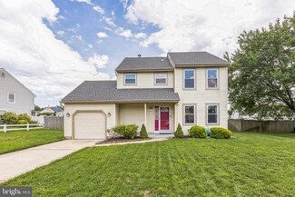 10 Hemlock Dr, Blackwood, NJ 08012