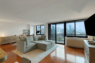 700 Grove St Unit 11K, Jersey City, NJ 07310