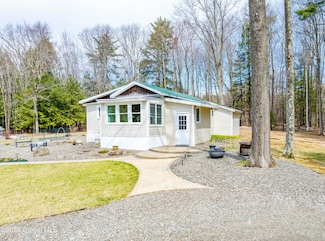 77 Davitt Lake Rd, Averill Park, NY 12018