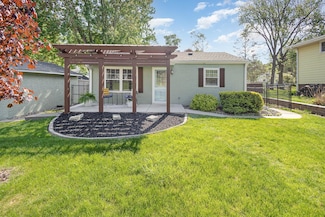 1060 Esther Ln, Saint Paul, MN 55118