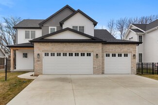 1307 Ravenwood Ln, Mahomet, IL 61853