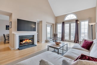 204 Shearwater Ct W Unit 52, Jersey City, NJ 07305