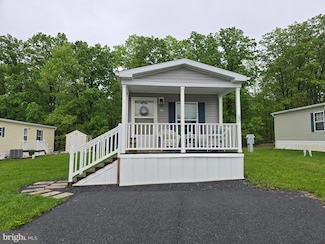 37 Meadowview Dr, New Bloomfield, PA 17068