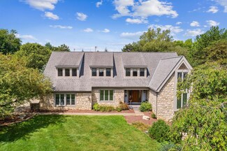 2331 Collins Dr, Worthington, OH 43085