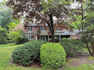 20 Blacksmith Ln, East Northport, NY 11731