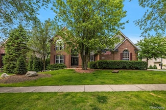 5390 Plantation Dr, Commerce Township, MI 48382