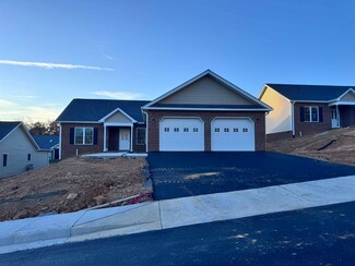 7 River Oak Dr, Staunton, VA 24401