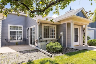 9726 Moonbeam Ln, Woodbury, MN 55125