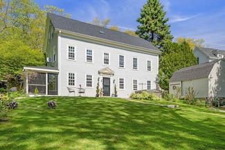 37 Walnut St, Gloucester, MA 01930