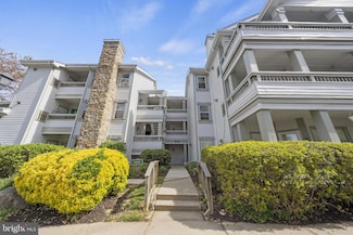 4405 Fair Stone Dr Unit 203, Fairfax, VA 22033