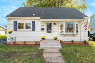 140 W Cecil St, Neenah, WI 54956