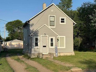 510 4th St NW, Minot, ND 58703