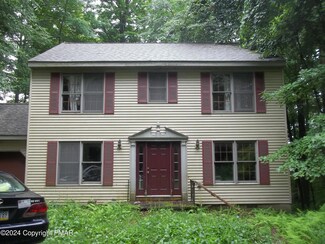 151 Lake Heights Ct, Lake Ariel, PA 18436