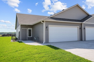 2729 Tim Rogers Ln, Salina, KS 67401