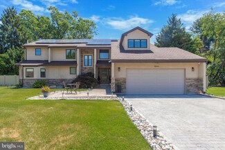 7 Paxon Cir, Broomall, PA 19008