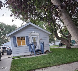 208 3rd Ave SW, Mandan, ND 58554