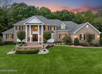 6 Cozy Dr, Manalapan, NJ 07726