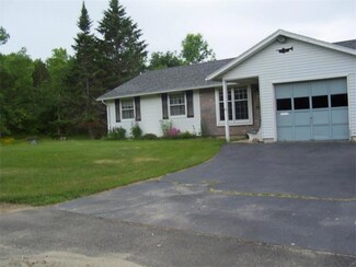61 West St, Gardiner, ME 04345