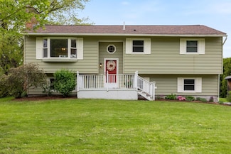 82 Stirrup Cir, Williston, VT 05495