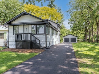 2004 Burlington Ave, Lisle, IL 60532