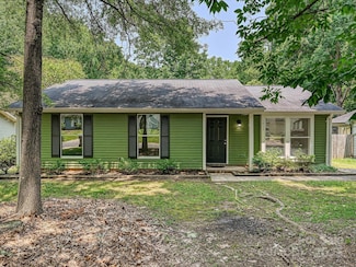 5811 Rock Hollow Dr, Charlotte, NC 28212