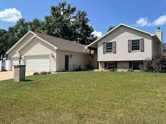 2502 Fawn Ln, Janesville, WI 53548