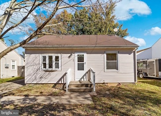 33 Pinewood Ave, Penns Grove, NJ 08069