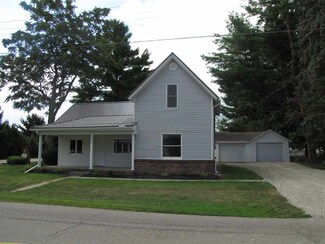 212 W Lincoln St, Millersburg, IN 46543
